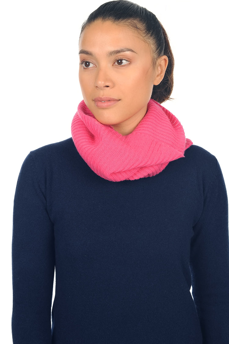Cerise in cashmere for women - shocking pink - Mahogany