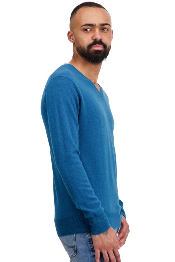 Cashmere men basic sweaters at low prices tor first everglade l